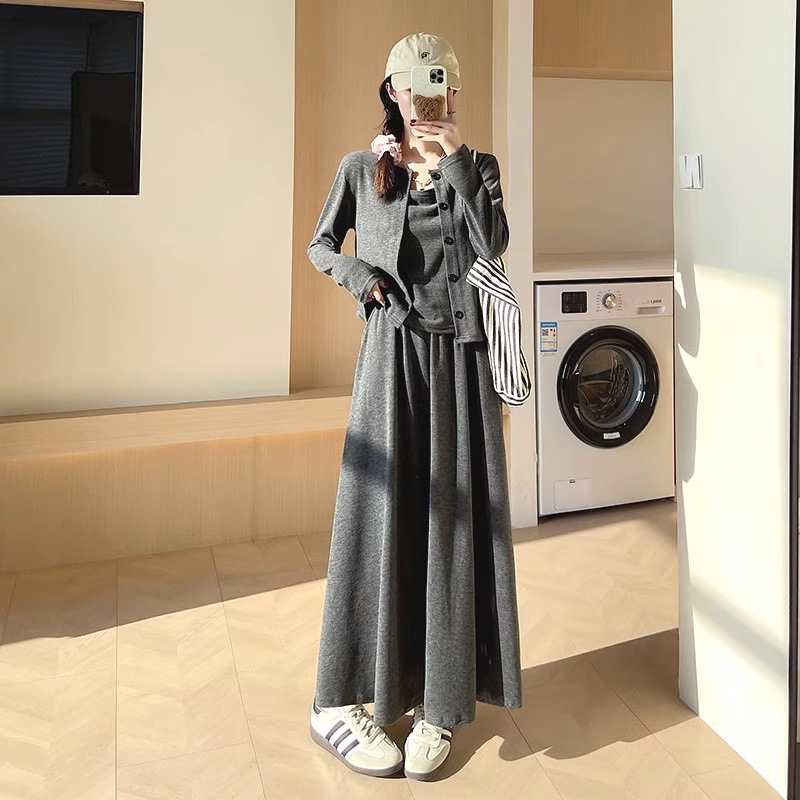 Set gonna lunga a tre pezzi grigia