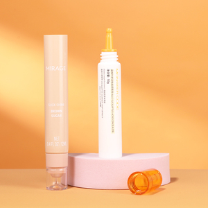 Brillo Labial de Punta Larga y Delgada de 10 ml, Color Blanco, en Tubo Exprimible con Aplicador Transparente - Product Image 2