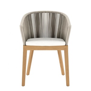 Chaise de jardin scandinave en rotin avec structure en bois et pieds coniques, chaise de repas confortable pour l'extérieur - Product Image 6