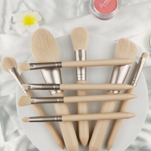 Ensemble de 9 pinceaux de maquillage à manche en bois, poils synthétiques, manche court, pinceaux de contour, de fond de teint et de visage, avec trousse de maquillage - Product Image 3