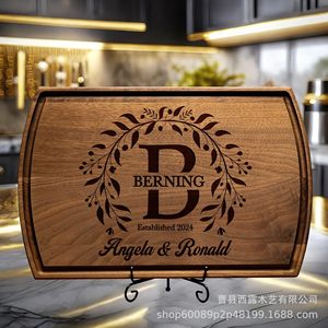 Tabla de cortar de madera maciza rectangular personalizada con grabado, regalo de boda, bandeja decorativa de cocina para pan, pizza, carne y aperitivos. - Product Image 1