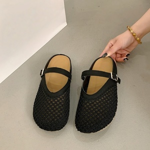 รองเท้าส้นเตี้ยแบบสวมเปิดส้นสำหรับผู้หญิง ฤดูร้อน ใส่ได้ทั้งกลางแจ้ง ระบายอากาศได้ดี ทำจากหนังไมโครไฟเบอร์ รุ่นใหม่ปี 2025  แบบสวม  ตกแต่งด้วยหัวเข็มขัด  พื้นเรียบ - Product Image 3