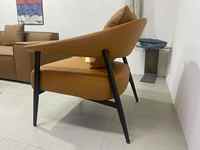 Chaise longue en cuir à prix réduit, cadre en métal, design moderne, assise confortable pour le salon