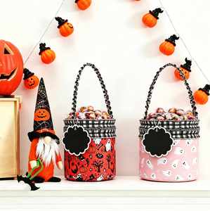 Sac fourre-tout d'Halloween Coquette Girly à volants, brodé, pour bonbons, avec porte-carte nominative - Product Image 2