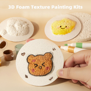 Kit Pittura 3D con Schiuma Testurizzata Fai da Te - Attività Artistica Creativa per Bambini, Divertenti Gadget per Feste, Decorazione Unica per la Casa, Set Artigianale con Ciondoli Carini per Zaini - Product Image 1
