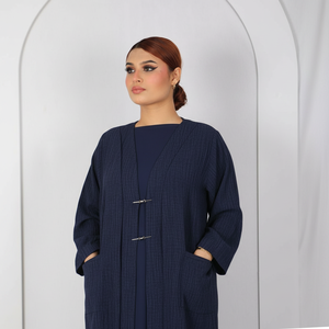 Abaya moderne légère en lin de qualité supérieure, ouverte sur le devant, pour l'été et les voyages, style minimaliste et modeste - Product Image 3