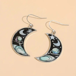 Boucles d'oreilles pendantes vintage Lune et Planète pour Femme, élégantes boucles d'oreilles célestes - Product Image 1