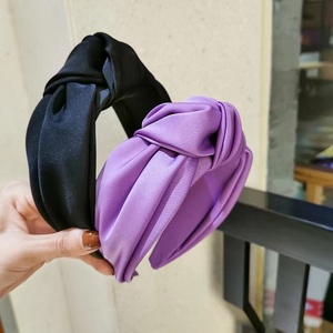 Haaraccessoires Eenvoudig Modieus Getextureerd Satijn Vlecht Geknoopt U-vormige hoofdbanden Haarclips Brede randen Europese/Amerikaanse stijl - Product Image 4