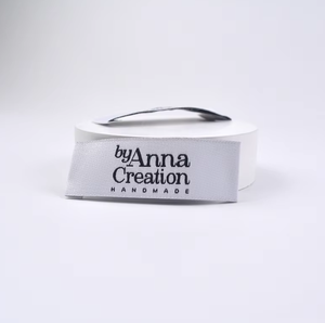 Étiquettes de col en satin durables imprimées avec instructions d'entretien, pliées en bout, pour vêtements, sacs et chaussures - Product Image 3
