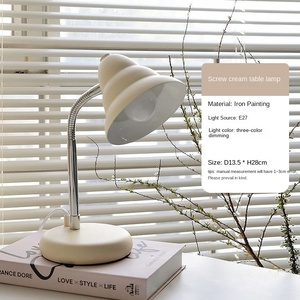 Lámpara de mesa de crema de estilo coreano vintage, luz nocturna de sombra de metal con cuerpo de hierro ecológico para dormitorio infantil, eléctrica para uso en habitación - Product Image 4