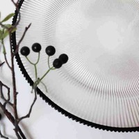 Assiettes de présentation en verre à bord noir de luxe centres de table de mariage assiettes élégantes en verre vaisselle transparente en vrac