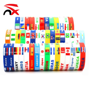 <span class=keywords><strong>2026</strong></span>年足球比赛定制硅胶旗帜手环美国加拿大墨西哥比赛礼物纪念品啦啦队腕带 - Product Image 1