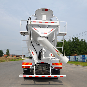 Conduite à droite auto-chargement ciment prêt à l'emploi 3 essieux Mini nouvelle pompe de camion malaxeur à béton Howo à Dubaï - Product Image 5