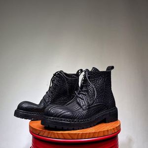 Bottes à lacets pour hommes en cuir de buffle faites à la main avec larges sangles, talons hauts, semelles épaisses, style sombre, chaussures tendance pour l'hiver et l'automne - Product Image 4