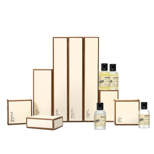 Ensemble d'articles de toilette personnalisés pour hôtel, sac d'articles de toilette de luxe <span class=keywords><strong>5</strong></span> étoiles pour hôtel à Dubaï - Product Image 1