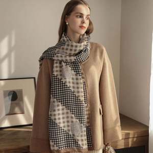 ผ้าพันคอผ้าฝ้ายและผ้าลินินพิมพ์ลายแฟชั่นสวยหรูสำหรับผู้หญิง ปี 2024 พร้อมโลโก้สั่งทำพิเศษ รุ่น YHK0056 - Product Image 3