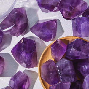 Cristalli Naturali di Ametista Scura Trasparente YINGLAI, Forma Libera, Pietra Curativa per Decorazioni Matrimoniali e Regali - Product Image 1