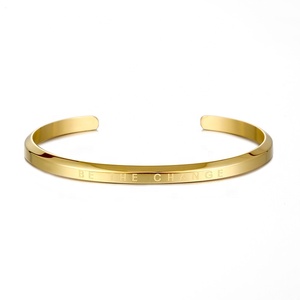 Bracciale <span class=keywords><strong>da</strong></span> <span class=keywords><strong>Donna</strong></span> Ispirato ai Designer, Gioielli all'Ingrosso con Logo Personalizzato Inciso 'Be the Change', in Acciaio Inox Placcato Oro 18K - Product Image 1