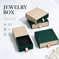 Boîte cadeau tiroir à bijoux 2026 en stock, emballage en papier premium avec insert souple pour bagues, colliers et accessoires