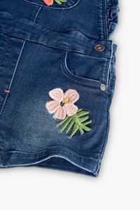 Salopette Corta in Denim <span class=keywords><strong>Blu</strong></span> Scuro Lavato per Bambine con Ricamo Floreale, Bordo Arricciato e Bretelle Regolabili - Product Image 5