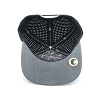 Casquette de baseball personnalisée gris chiné à 6 panneaux, avec patch en caoutchouc gaufré Sonic Welding, visière plate et découpe laser perforée