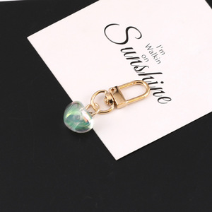 Llavero Translúcido con Forma de Corazón para AirPods 2, Resina Plástica, Accesorios de Joyería DIY, Colores Aleatorios, Primavera 2025 - Product Image 2