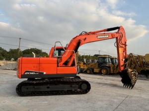 Excavadora Doosan DX140LC de segunda mano bien mantenida, potente máquina de movimiento de tierras para construcción de edificios - Product Image 3