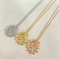 Collier tendance avec pendentif feuille circulaire, breloque feuillage végétal, collier ras-du-cou couronne ouverte, bijoux botaniques pour femme, idéal pour les fêtes