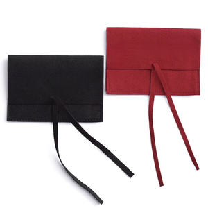 Pochette à bijoux en microfibre avec impression logo personnalisée en relief et cordon - Product Image 4