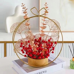 แจกันโลหะ Kch พร้อมผลเบอร์รี่สีแดงและใบไม้ ของตกแต่งบ้านสไตล์มินิมอลทันสมัยสำหรับห้องนั่งเล่น สำนักงาน ของขวัญ - Product Image 1