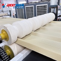 Machine à fabriquer des tuiles de toit en PVC verni