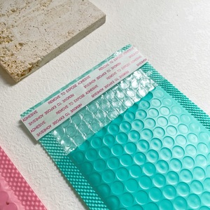 Giáng Sinh Poly Mailer Với Tên Thương Hiệu Của Bạn Tùy Chỉnh Độn Mailer Đối Với Trang Sức <span class=keywords><strong>Make</strong></span> Up Bong Bóng Mailer Độn Phong Bì - Product Image 1