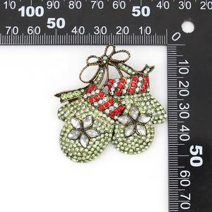 卸売カスタマイズクリスマスジュエリーピンクラインストーン鹿梅花トナカイグリーンミトンブローチクリスマスギフト用 - Product Image 3