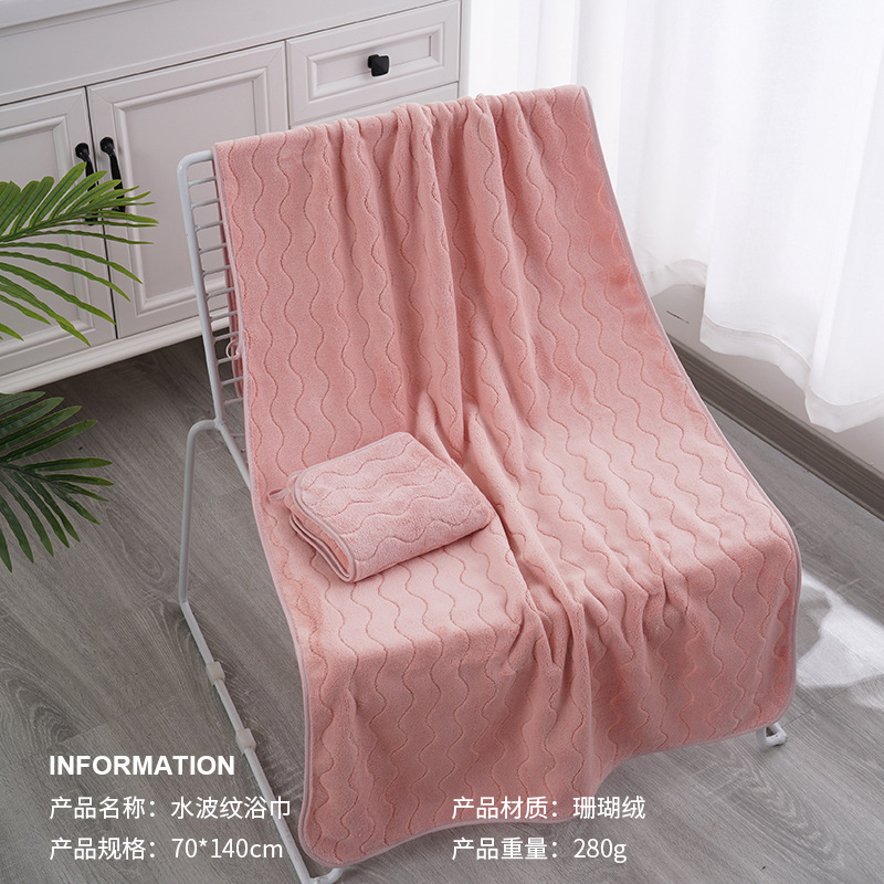 Serviette de bain rose fleur de cerisier tenue nude