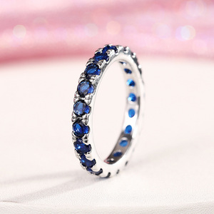 Anello da Donna con Design a Quattro Punte di Forma Rotonda, Stile Geometrico - Product Image 6