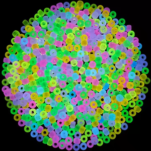 1000 pièces, mélange de 9 couleurs, perles acryliques phosphorescentes DIY en vrac pour la fabrication de bijoux (bracelets, colliers, perles de taille, perles de poney pour cheveux) - Product Image 1