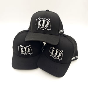 Casquette de golf OEM personnalisée en maille perforée avec logo, 6 panneaux, visière légèrement incurvée, fermeture snapback, patch en caoutchouc imperméable, motif léopard, style sportif - Product Image 4