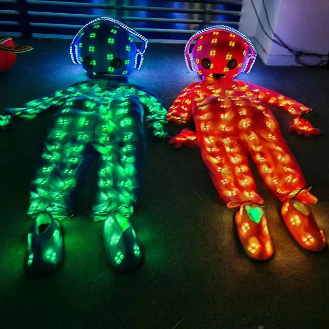 FUNTOYS ha condotto la tuta leggera per le prestazioni indossare abiti da festa leggeri da ballo Robot Suit mascotte luminose per feste e Club di luce