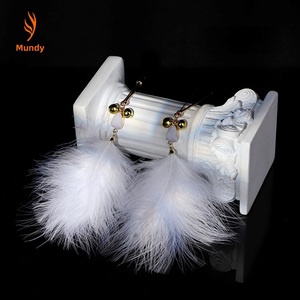 Pinces à tétons sexy en acier avec plumes, jouet sexuel pour stimulation féminine des mamelons - Product Image 2