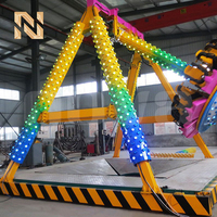 Manège à pendules compact Nova Rides 12 places en acier et fibre de verre SP-SQ, équipement de parc d'attractions pour enfants