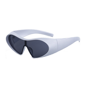 Nouvelles lunettes de soleil de sport cycliste de style européen et américain pour hommes, monture noire irrégulière monobloc, verres polarisés UV400 en PC - Product Image 3