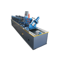 Machine de profilage à froid pour profilés en acier léger, profilés de plafond, profilés en U, profilés de montants et de rails avec coupe à volant