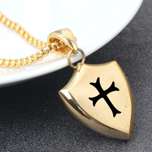 Collier pendentif bouclier en acier inoxydable, croix gravée au laser, bijoux unisexe tendance, design géométrique 45MM - Product Image 2