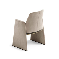 Fauteuil de réception individuel créatif en tissu rembourré avec dossier et structure en bois, style hôtel de luxe nordique, pour salle à manger