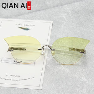 Lunettes de soleil œil de chat Qianai pour femme, verres jaunes océan, protection UV 100%, design irrégulier tendance pour la protection solaire et les voyages - Product Image 4