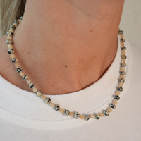 Kalung Choker Manik-manik Jasper Dalmation Batu Giok Krem Buatan Tangan Rantai Klavikula Pendek yang Dapat Disesuaikan Perhiasan Minimalis untuk Wanita