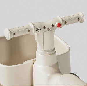 Nouveau style de trottinette en plastique à quatre roues pour tout-petits, draisienne pour garçons et filles de 1 à 7 ans, voitures à roulettes - Product Image 5