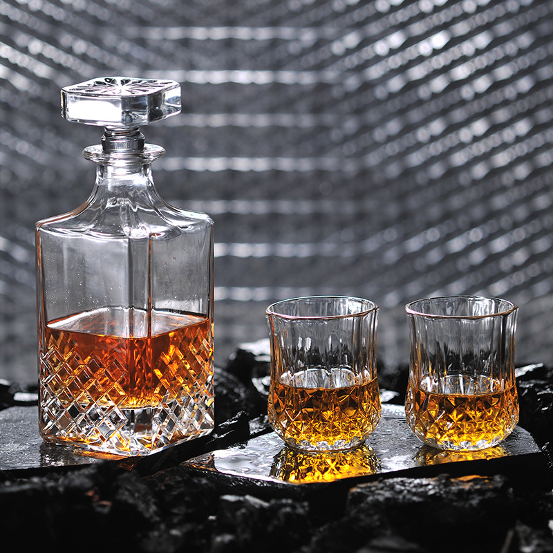 Amazon hot sale 750ml/26oz Whiskey Glasses & whiskey decanter set with gift box whiskey