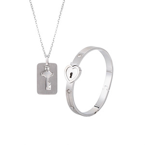 yunnique Titanium Steel <b>Couple</b> Lock Bracelet And <b>Necklace</b> Set Heart Shape Stainless Steel Jewelry Gift For Valentine's Day - Product Image 5