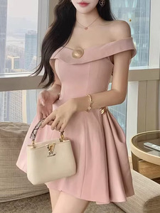 Nouvelle mode été 2025 Robe haut de gamme à épaules dénudées, taille cintrée, couleur unie, sexy et séduisante, <span class=keywords><strong>jupe</strong></span> courte pour femmes - Product Image 4